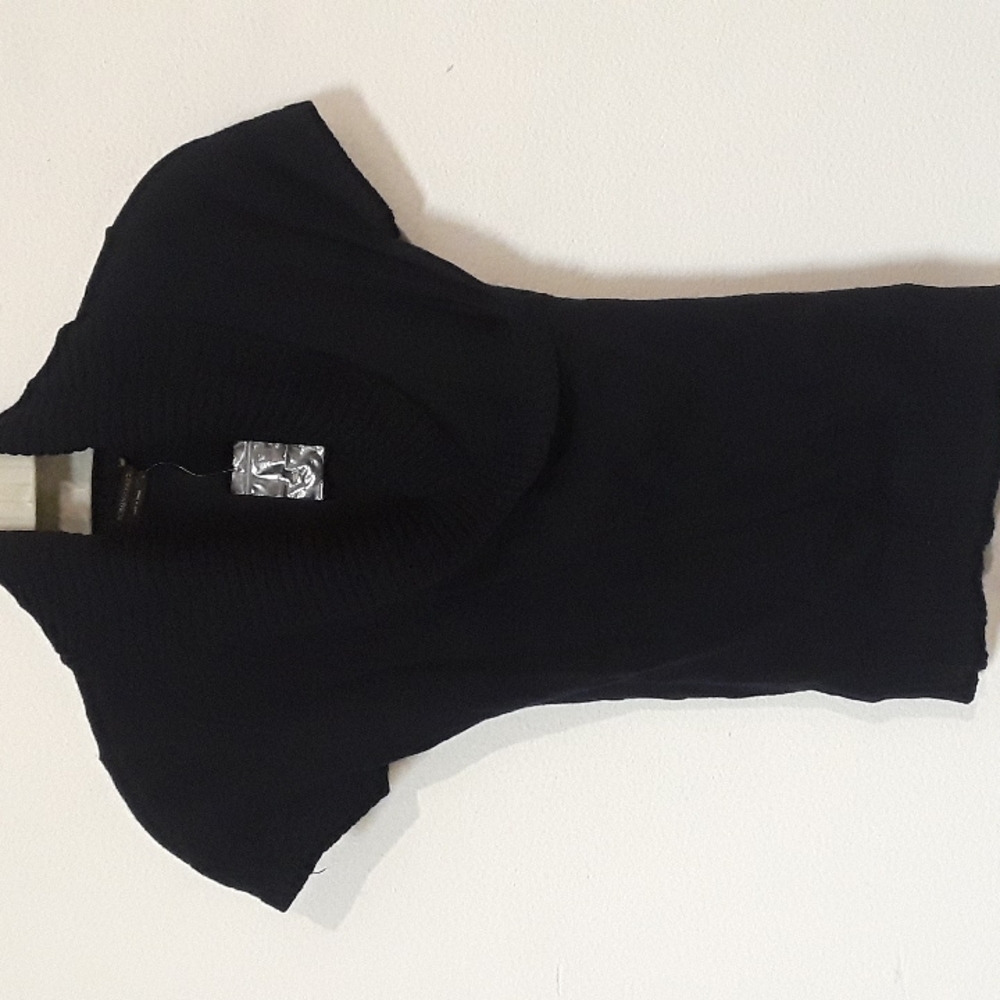 *C5 - NEW BCBGNAXAZRIA SZ. L BLACK KNITTED TOP W/ TAGS